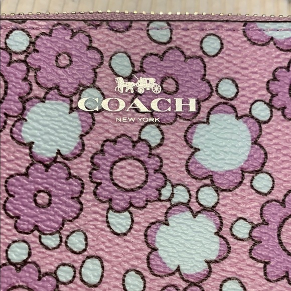 NWT - Coach Corner Zip Wristlet With Floral Print - Picture 11 of 14